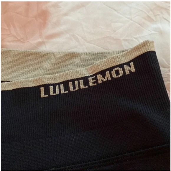 Lululemon Women’s Icon Sweat Tight Leggings in Black- size 4 - Picture 2 of 4